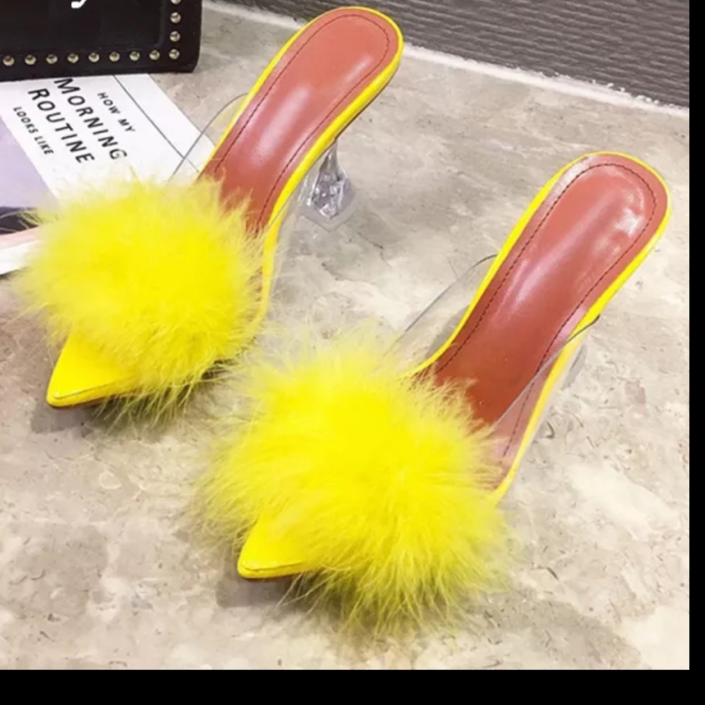 Yellow square pumps